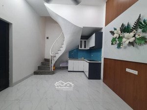 25m2 bạch đằng chẵn , nhà đẹp ở ngay
vị trí đẹp gần phố , 3 gác đỗ cửa , có khu để xe riêng