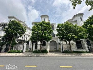 bán căn biệt thự đơn lập đảo lớn dt 288m2 mặt tiền 16m hướng đn giá 70 tỷ ( có thương lượng)