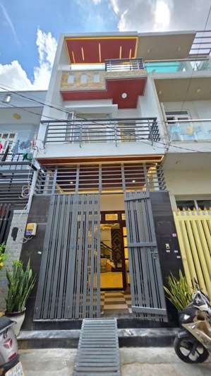 bán nhà 3 tầng ở ngay, 4x14m không lộ giới, hẻm 6m gần lê văn quới shr, chỉ 5 tỷ53