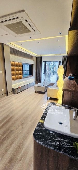 giá chỉ nhỉnh 8x tỷ nhà 7 tầng long biên ô tô vào tận nhà, sổ đỏ sẵn sàng!