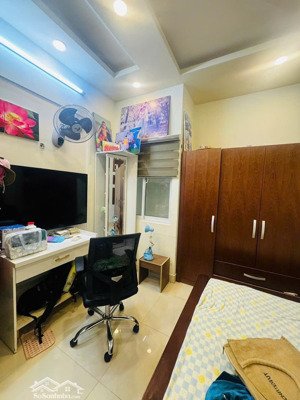 bán nhà 4 lầu. cách mặt tiền phạm văn chiêu vào 50 m .lh/ điệp 