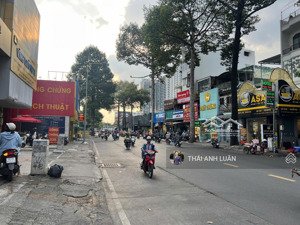 chủ nhà thực sự cần tiền. mặt tiền hai bà trưng. 160m2 (10x16m), 5tầng, hđt: 180tr/th. giá: 41,5 tỷ