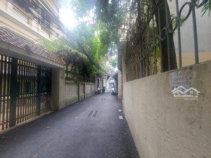 bán căn hộ dịch vụ - thanh xuân- doanh thu ~ 800/m, 10 phòng khép kín - 6 tầng thang máy, dt 46m