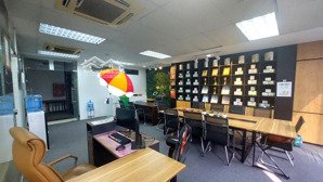 văn phòng 110m² tại mặt phố 9a nguyễn khang - cầu giấy, full bàn ghế giá chỉ 16 triệu.