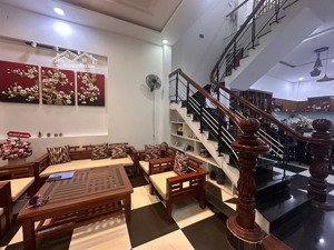 cần bán nhà 3 tầng đường nguyễn thành ý- 107m2 - gần bờ sông thăng long- hải châu- đà nẵng