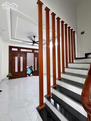 BÁN NHÀ TRUNG TÂM MỄ TRÌ 4 NGỦ SẴN Ở CHỈ 8 TỶ - cách đường kinh doanh sầm uất 50m, vị trí đẹp - nhà đẹp sẵn ở.