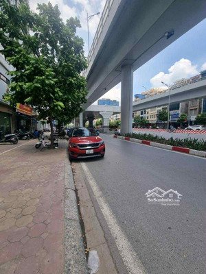 mặt phố trường chinh ! kinh doanh - ô tô đỗ cửa - một phố một ngõ - 6 tầng mới xây.