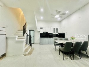 bán nhà phố lê thanh nghị cực hiếm nhà bán 28m-5t-mt5.4m-nhỉnh 5 tỏi- vị trí lõi trung tâm hbt