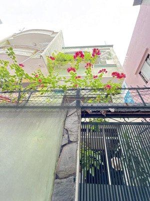 cô chính về hưu cần bán gấp nhà ở trần hữu trang-p13-phú nhuận. gần chợ trần hữu trang. 3tỷ830/67m2
