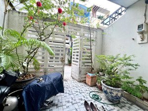 bán nhà đẹp gần đầm sen, tân phú , hẻm xe hơi 7m thông, 95m 3 tầng btct, sổ riêng. chỉ 11.5 tỷ.