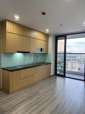 cho hộ gia đình thuê căn 2pn 2wc 80m2 nhà mới tầng trung đẹp ban công đông nam,full nội thất