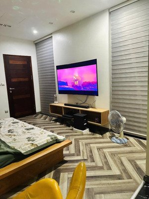 cho thuê ,sang nhượng căn hộ dịch vụ .full nôi thất xịn sò , dòng tiền ổn đinh .dt 87 m .x7 tầng .