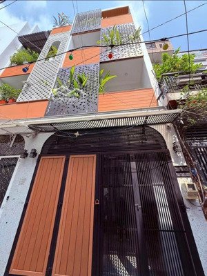 bán căn nhà đường 6m cao thắng - p4 -q3. giá 4tỷ8. đang cho thuê 35. cách đường điện biên phủ 160m