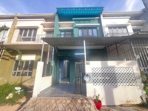 cho thuê nhà nguyên căn 2 tầng, 2pn trong kđt oasis city, gần đối diện trường đại học việt đức