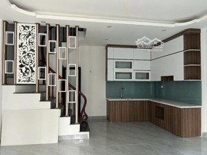 anh hậu nhờ án nhà liên mạc 35m² x 5 tầng, ô tô vào nhà, cách phố chỉ 30m