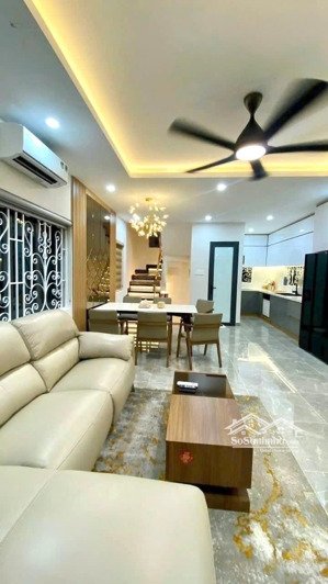 bán gấp nhà đường cmt8, q10 - ngang khủng 5.3m - xe hơi ngủ trong nhà - 4 mặt thoáng. chỉ 11.7 tỷ