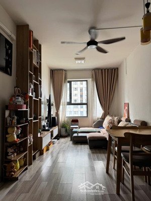 cho thuê căn góc - citi esto - 2 mặt view - full nội thất cao cấp + sàn gỗ . gió mát cả ngày .