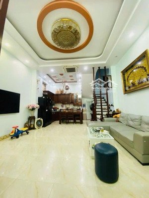bán nhà 5 tầng - lạc long quân, tây hồ - giá chỉ 6,5 tỷ. ngõ đẹp, gần phố, oto đỗ rất gần.