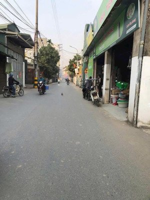 50m2 mặt ngõ cách đường đức thượng vài nhà 4 chỗ đến cửa