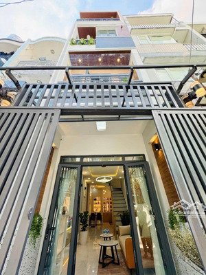 không tin cũng phải tin-nhà đẹp cmt8 giá chưa tới 3 tỷ!