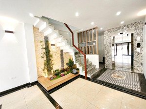 ngô gia tự long biên siêu phẩm 6 tầng - thang máy - trước nhà rộng 20m - ô tô vào nhà - gần phố