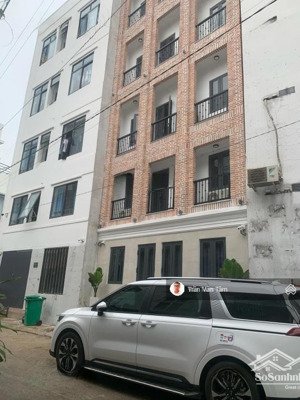 ngay đại học hutech ! bán nhà căn góc 2 mặt thoáng, dt: 4,5x17m + 5 tầng , 10 phòng hđt 45 tr/tháng