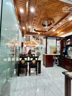 nhà thoáng-260 nguyễn thái bình-75m2- hxh- 8,75 tỷ- ánh sáng chan hoà- gió mát rượt- thông tứ phía