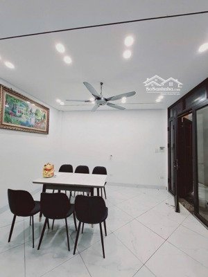bán nhà 18, x ngọc thuỵ long biên 30m2 5 tầng 5.7 tỷ lô góc cách uỷ ban phường bồ đề 500m