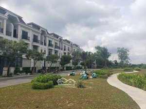 kẹt tiền bán gấp nhà phố hoàn thiện đối diện công viên 1 trệt 2 lầu, dt: 75m2. sổ hồng riêng