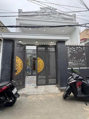 nhà bán gấp ngay chợ bình chánh
