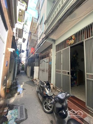 bán nhà mặt ngõ thông, sát phố hà trì, gần chợ hà đông 300m.