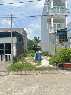 ngộp lô đất full thổ cư sát chợ tân phú trung, củ chi giá 890 triệu, có sổ hòng riêng