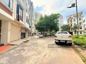 phân lô vip lạc long quân - 110m 5 tầng thang máy - lô góc 2 mặt tiền - ô tô tránh - ở sướng gần hồ