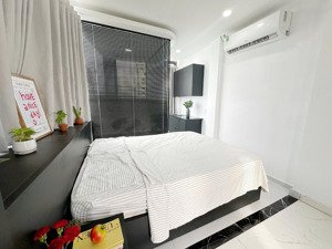 phòng trống sẵn tone đen huyền bí ngay tại tt bình thạnh