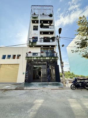 nhà bên sông vàm thuật, dt:5,5x16m, lửng, 3lầu, 4pn, p/thờ, sân thượng, gara ô tô, hướng tây, q12