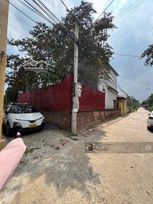 tôi chính chủ bán lô đất này cách ngã tư gạch thị trấn khoảng 950m, ô tô vào đất , ra đường 82 200m