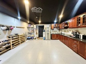 phụ cận vòng xoay hoà bình, lạc long quân quận 11- 5x20m, 5 tầng