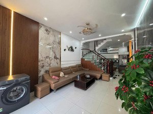 bán nhà đẹp - cạnh hồ đền lừ - ô tô vào nhà dt 55m2 - giá nhỉnh 14 tỷ