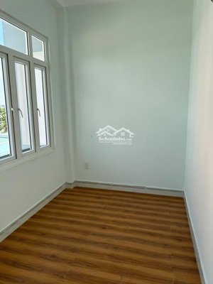 bán nhà 1 trệt lẩu 5x20 có 3 phòng ngủ hẻm xe hơi đg 10