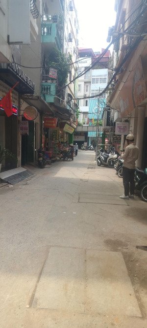 bán nhà trần duy hưng dt 72 6 tầng mặt tiền 6m đang cho thuê dòng tiền 1tỷ/ năm ô tô , tháng máy.