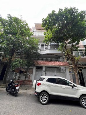 bán biệt thự khan hiếm nguyễn minh hoàng. p12. tân bình. 8,8 x 21m. 1 trệt 2 lầu. giá 30 tỷ tl