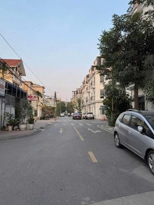 bán nhà 4 tầng dân xây độc lập dtmb 92m2 trong khu đô thị việt phát - nguyễn văn linh giá 4,7 tỷ