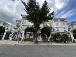 bán biệt thự cityland quận 7 dt 10x22m. giá 47 tỷ còn thương lượng chính chủ