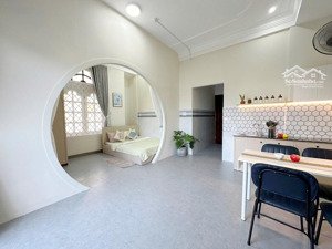 căn phòng mới tách bếp xịn xò, dạng 1pn ban công gần đh văn lang