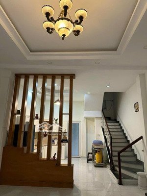 cho thuê nhà 1 trệt 2 lầu 4pn 5x20m hẻm xe hơi 749 huỳnh tấn phát quận 7