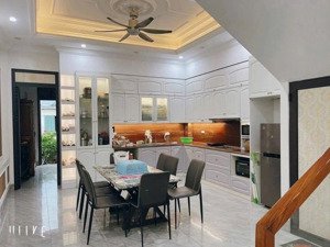 chính chủ gửi bán đất tặng nhà + full nội thất