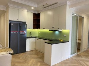 cho thuê căn hộ diện tích 132m2 thiết kế 3 phòng ngủ tại royal city !