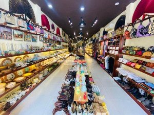 cho thuê nhà mặt phố hàng mã, vị trí đắc địa, kinh doanh sầm uất, giá chỉ 50 triệu/tháng