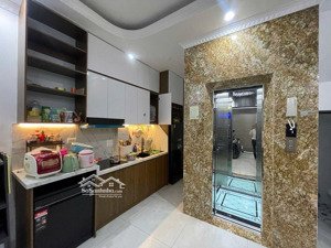 chỉ với gần 10 tỷ hộ khẩu trung tâm thanh xuân - 7 tầng thang máy - nhà xây mới - 20m ra phố