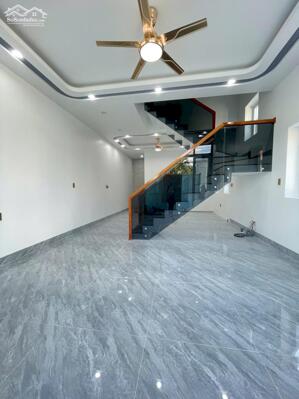 Cho thuê nhà 1 trệt 2 lầu Tân Hiệp, 1 sẹc Đồng Khởi